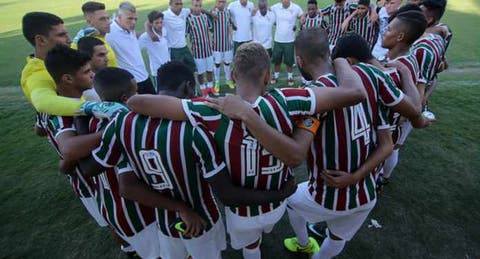 Volante do Fluminense confessa decepção com eliminação na Copa RS sub-20