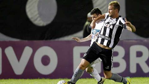 Zagueiro desfalca o Botafogo no jogo contra o Fluminense