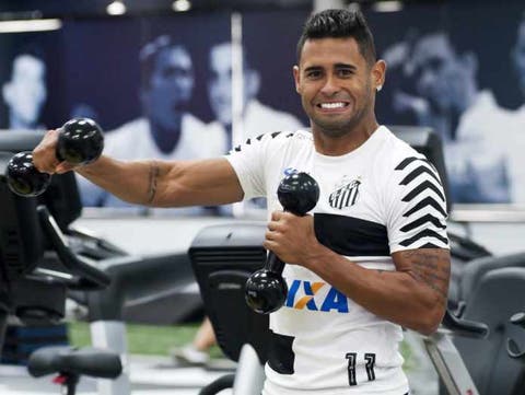 Além de Gilberto, Fluminense mira ex-atacante do Fla para repor eventual saída de Dourado