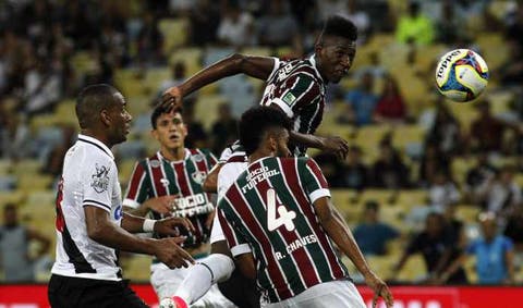 Bahia anuncia oficialmente a contratação de Léo
