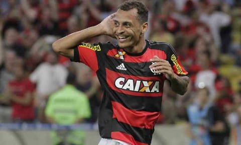 Fluminense tem interesse na contratação de ex-meia do Flamengo