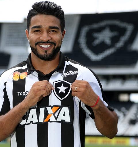 Apresentado pelo Botafogo, uruguaio diz que nunca negociou com o Fluminense