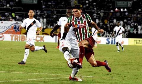 Fluminense estipula preço para vender Ayrton Lucas