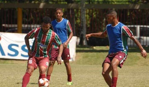 Ex-Fluminense, Carlos Alberto mantém a forma em Tricolor da Zona Oeste