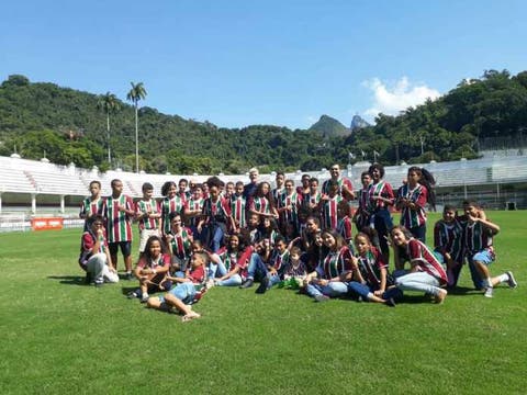 Fluminense recebe visita de alunos de escola municipal