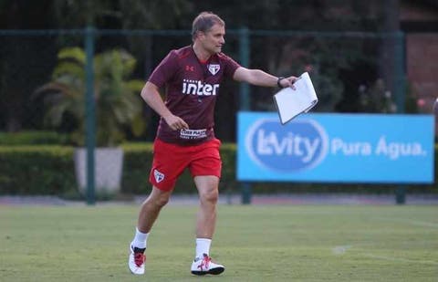 Jogo espelhado? Técnico do São Paulo admite usar três zagueiros contra o Fluminense