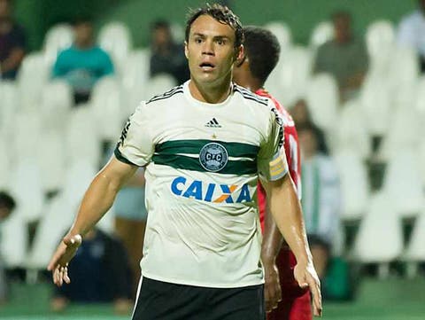 Diretor de futebol do Coritiba explica situação envolvendo Kleber e o Fluminense