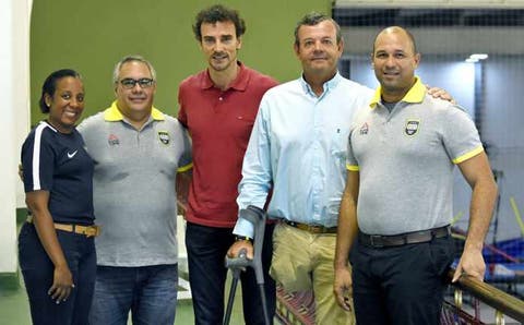 Lars Grael visita Fluminense durante competição de basquete