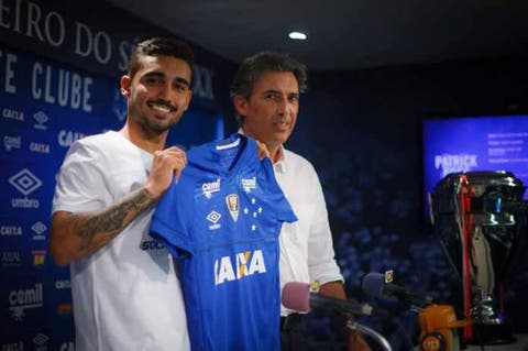 Lateral apresentado no Cruzeiro revela ser torcedor do Flu e comemora por jogar com Thiago Neves