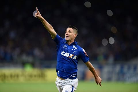 Com ex-tricolores, Cruzeiro divulga lista de relacionados para duelo com o Fluminense