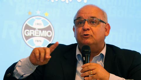 Presidente do Grêmio revela que tentará antecipar partida contra o Fluminense