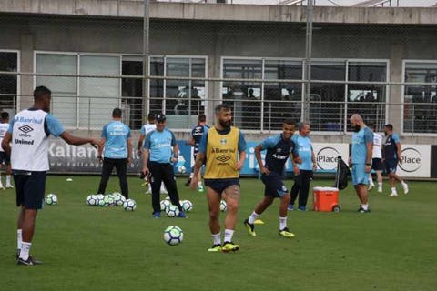 Confira a provável escalação do Grêmio para enfrentar o Fluminense