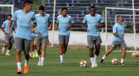 Vídeo - Fluminense realiza primeiro treino no Uruguai