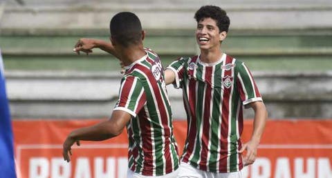 Filho de ex-jogador com passagem marcante no futebol carioca se destaca na base do Flu