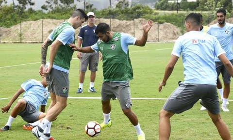 Com jogadores poupados, Flu realiza último treino antes de viajar ao Uruguai