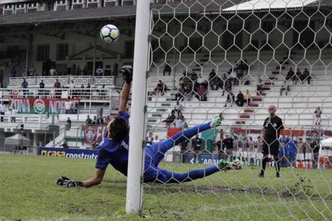 Herói da classificação, goleiro Marcelo comemora vaga na final da Copa do Brasil Sub-17