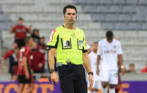 CBF define trio de arbitragem paulista para confronto entre Bahia e Fluminense