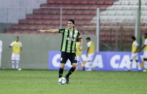 Matheus Ferraz Rebaixado com o América-MG, zagueiro negocia com o Fluminense, informa radialista