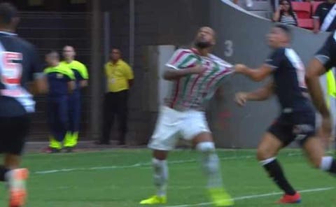 Bruno Silva Comentarista de arbitragem diz que árbitro errou ao não dar pênalti para o Fluminense