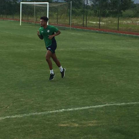 Fora dos planos do Fluminense, jogadores treinam em separado no CT