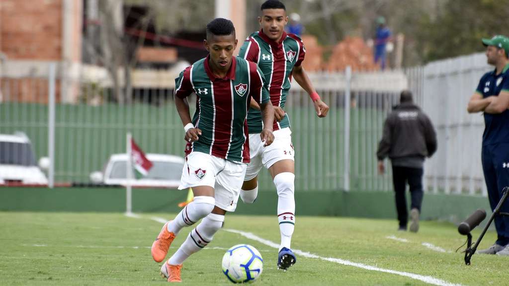 Em jogo de sete gols, Flu perde para o São Paulo na ...