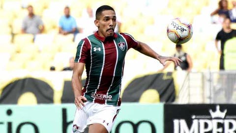 Dúvida no Fluminense, Gilberto será examinado na volta do time ao Rio