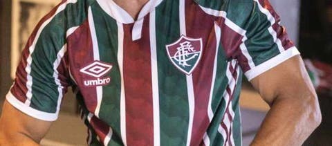 Vídeo - Fred, enfim, bota a camisa do Fluminense novamente