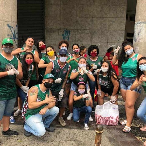 Torcida Força Flu faz ação no Rio