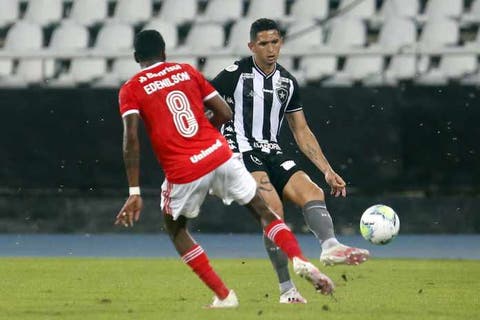 Confira estatísticas de Danilo Barcelos nas passagens por Vasco e Botafogo