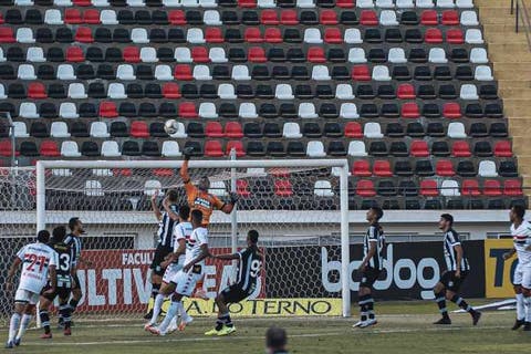 Atacante do Figueirense pede inteligência para superar o Fluminense