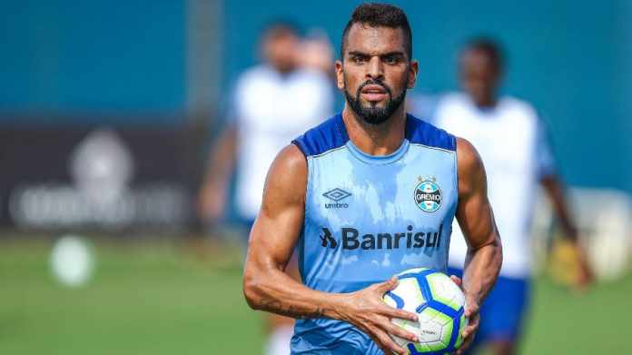 Hoje no Grêmio, Maicon diz que Fluminense ainda o deve dinheiro