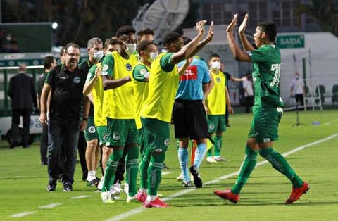 Mesmo após derrota, Enderson vê Goiás evoluir para jogo com o Flu