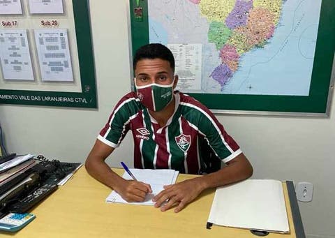 Volante campeão brasileiro sub-17 assina primeiro contrato profissional com o Flu