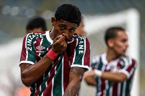 Fluminense atualiza situação clínica de John Kennedy