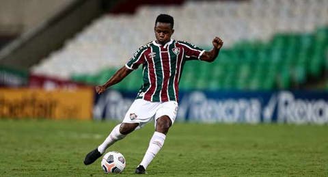 Cazares celebra boa fase com assistências no Fluminense