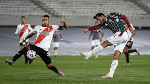 Nenê vira jogador mais velho a fazer gol pelo Flu na Libertadores e 3º brasileiro
