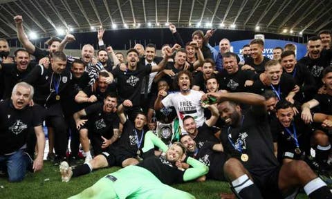 Cria de Xerém, volante celebra primeiro título no futebol europeu