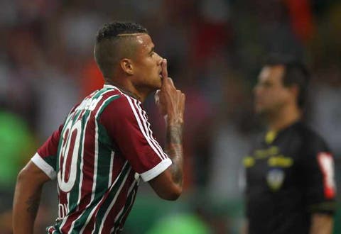 Ex-Fluminense, Kenedy está de saída do rival