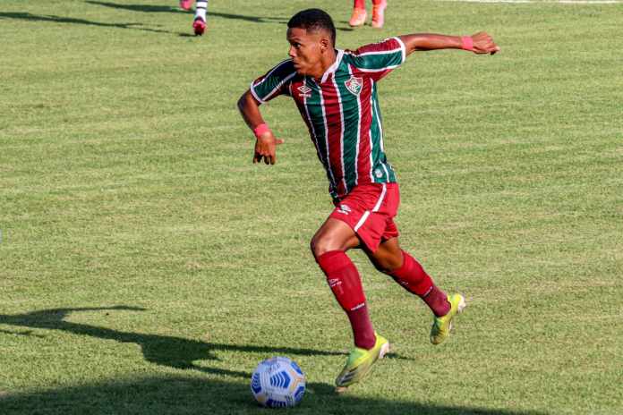 Lateral tricolor projeta duelo do Brasileiro sub-17 com o Santos