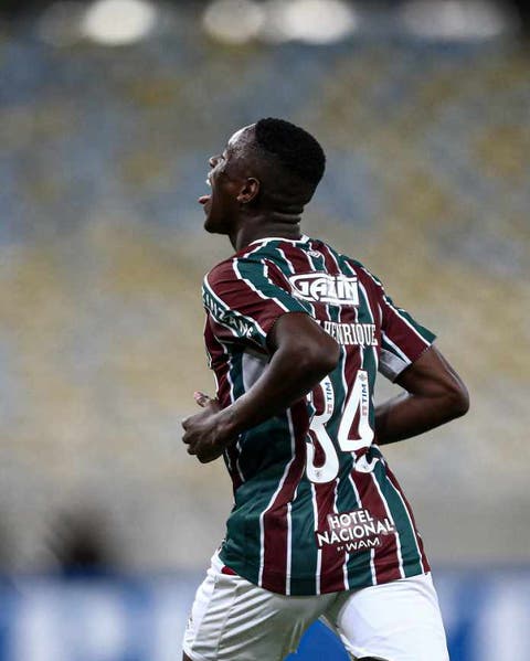 Luiz Henrique comenta responsabilidade de substituir Caio Paulista