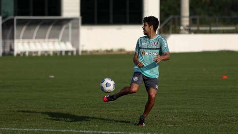 Nonato aprova sua estreia pelo Fluminense e elogia postura da equipe