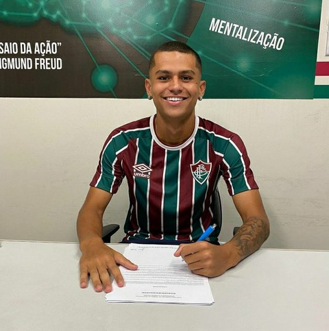 Luan Brito renova contrato com o Fluminense; multa supera R$ 300 milhões