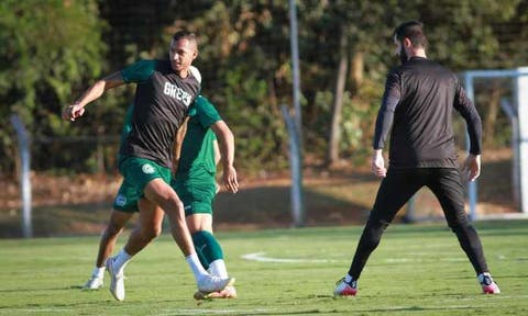 Fluminense define apenas uma contratação de zagueiro para a próxima temporada