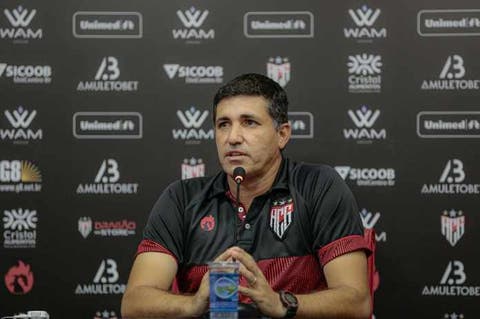 Após derrota, técnico do Atlético-GO já projeta jogo contra o Fluminense