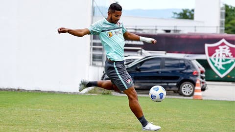 David Braz comenta superação da desconfiança inicial na chegada ao Fluminense