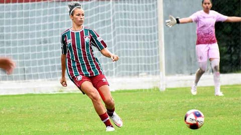 Zagueira avalia jogo do Carioca feminino contra o Vasco