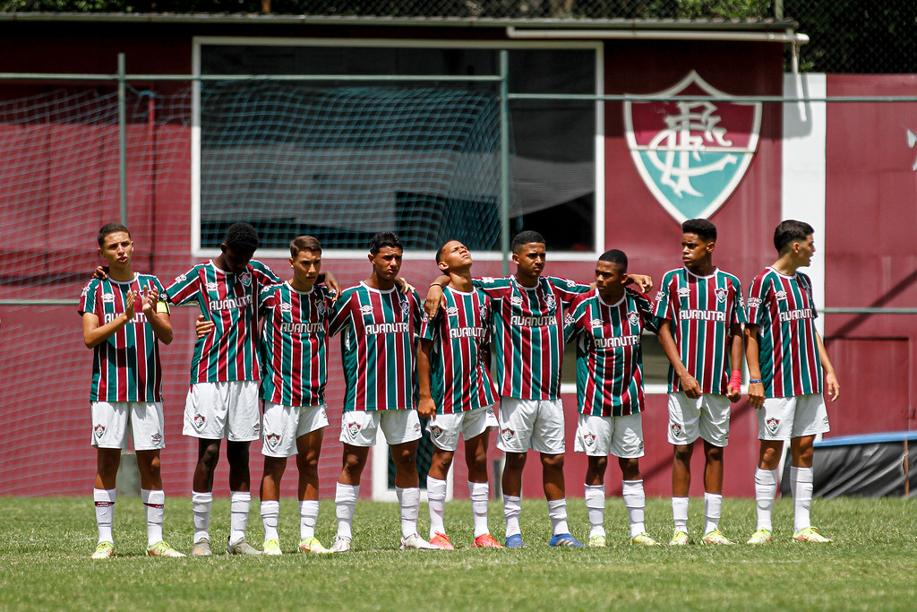 Futebol Feminino do Flu realiza jogo-treino com o Sub-14 masculino