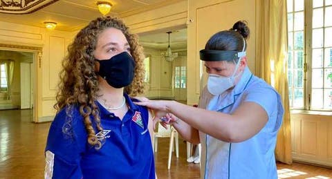 Após jogadores e pessoal do CT, Flu vacina funcionários de Laranjeiras contra a gripe