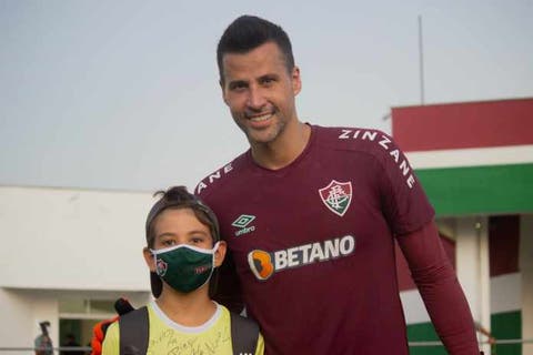 Em papo com a criançada, Mário explica por que o Fluminense contratou Fábio