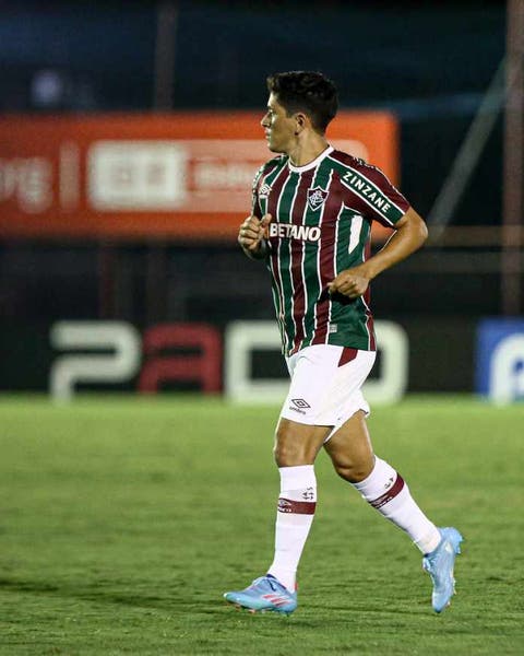 Jornal argentino repercute gafe de Cano em estreia pelo Fluminense